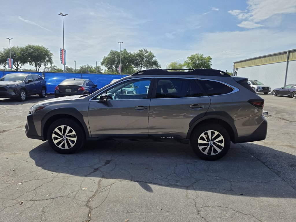 Used 2023 Subaru Outback Premium AWD/4WD image 5