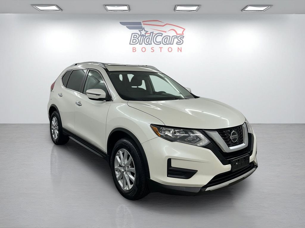 Used 2018 Nissan Rogue SV image 3