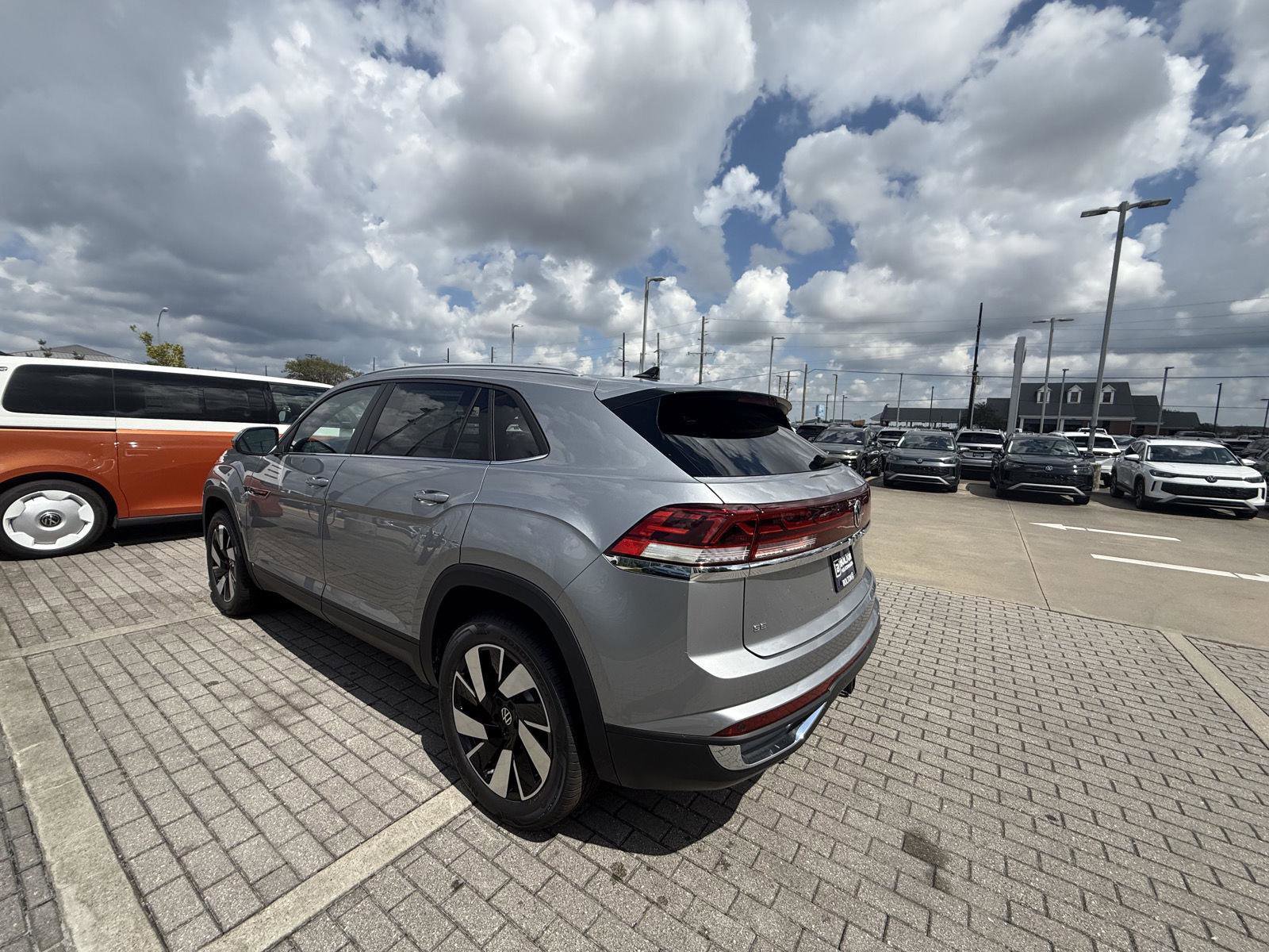 New 2026 Volkswagen Atlas Cross Sport SE image 7
