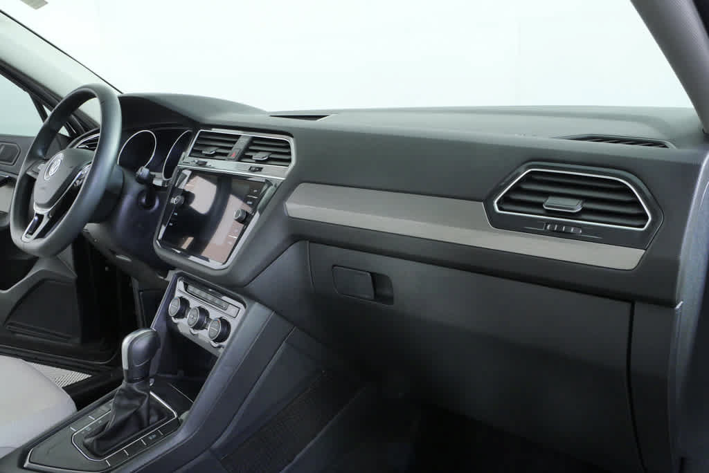 Certified 2020 Volkswagen Tiguan SE FWD image 24