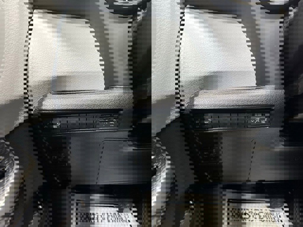 Used 2025 Toyota Sienna XLE image 17