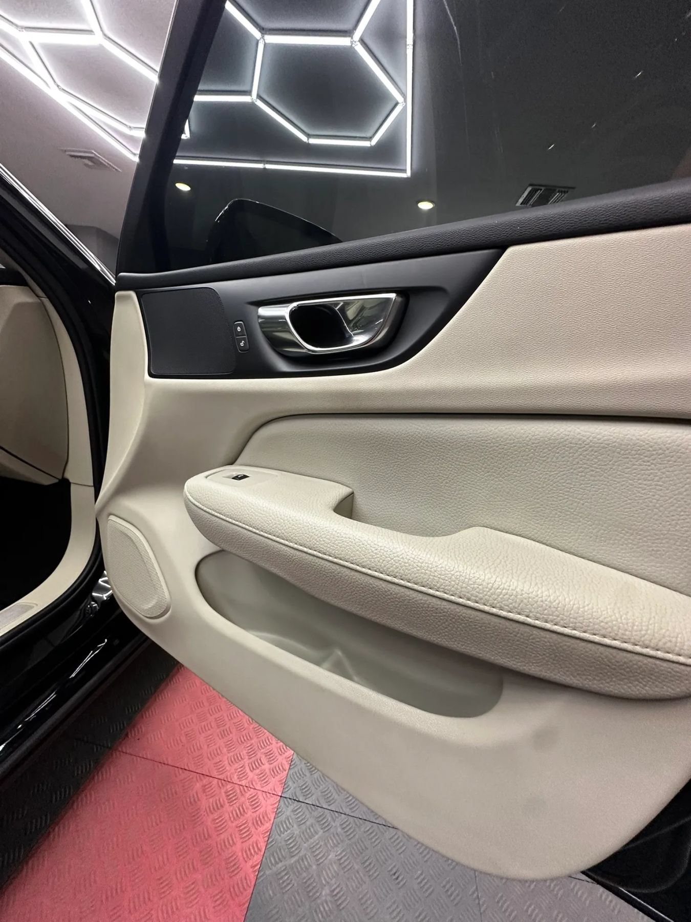 Used 2020 Volvo S60 T5 Momentum w/ Protection Package Premier FWD image 33