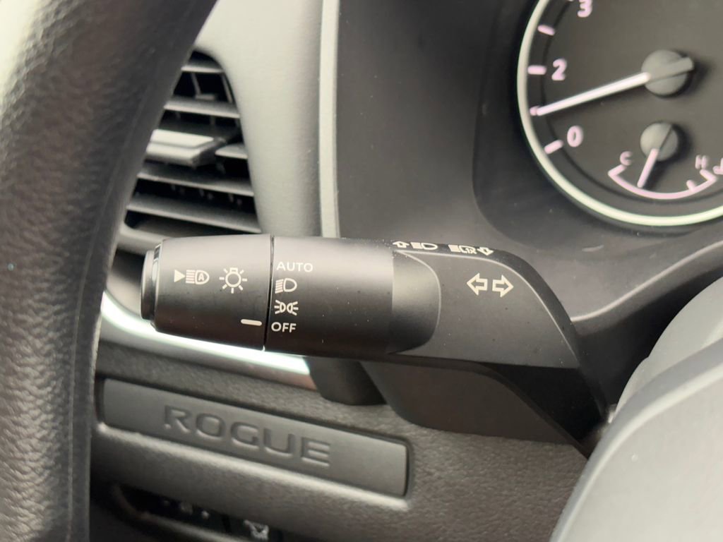 Used 2025 Nissan Rogue S image 15