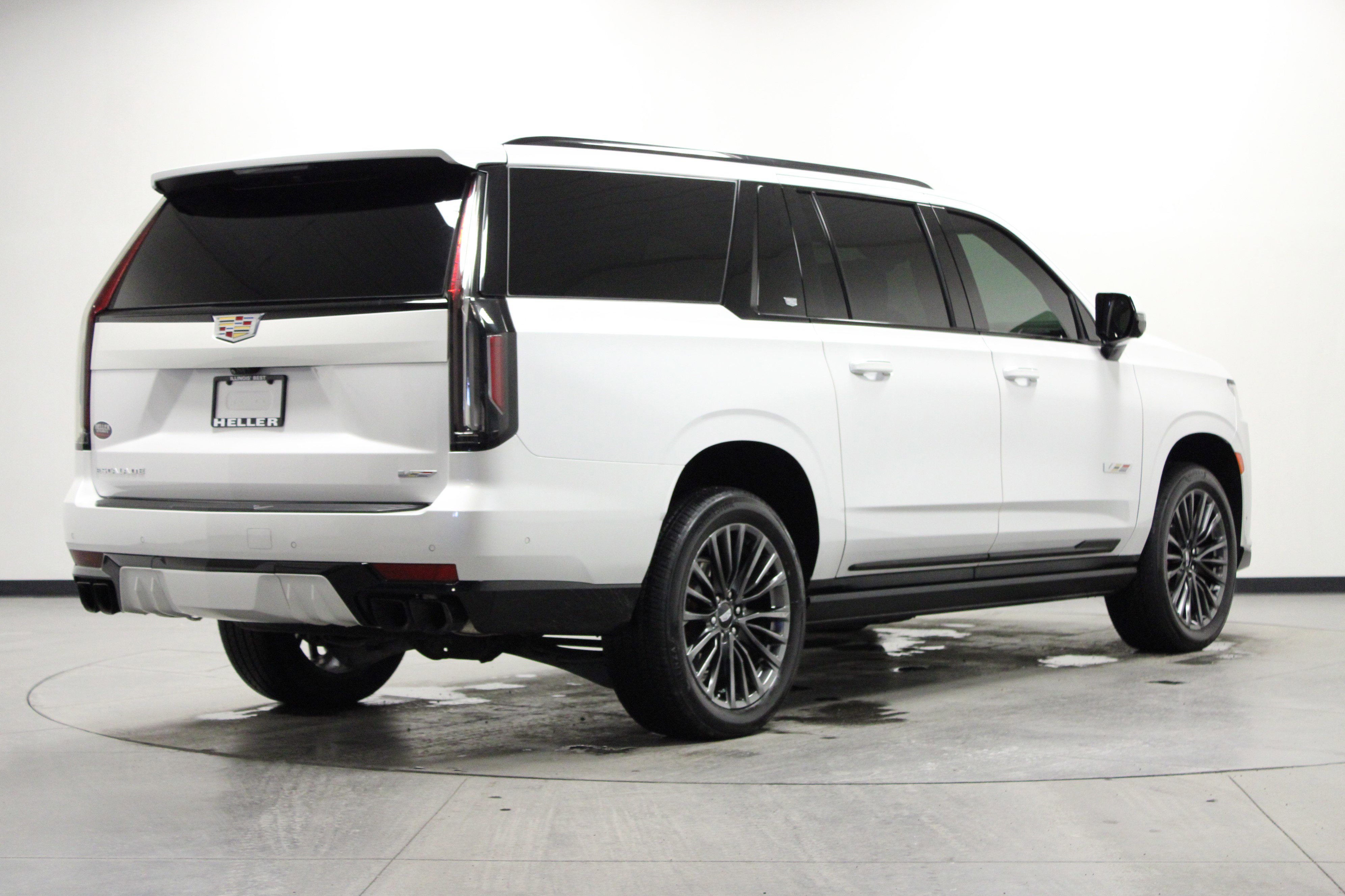Used 2023 Cadillac Escalade ESV V w/ Heavy-Duty Trailer Package image 4