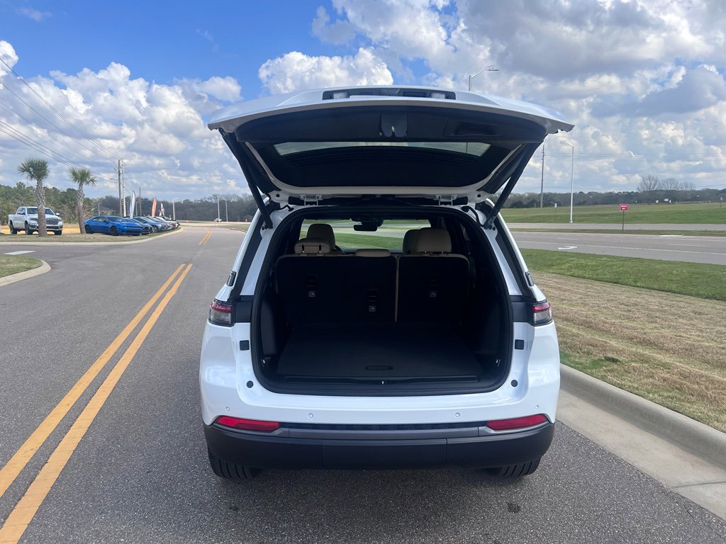 New 2026 Jeep Grand Cherokee Limited w/ Limited Altitude Package RWD image 6