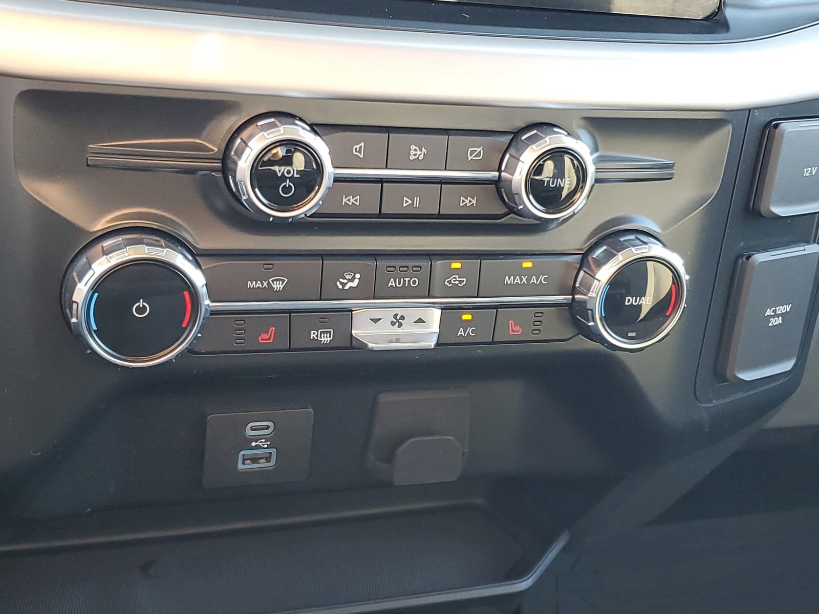 Used 2022 Ford F150 XLT w/ Equipment Group 302A High image 18