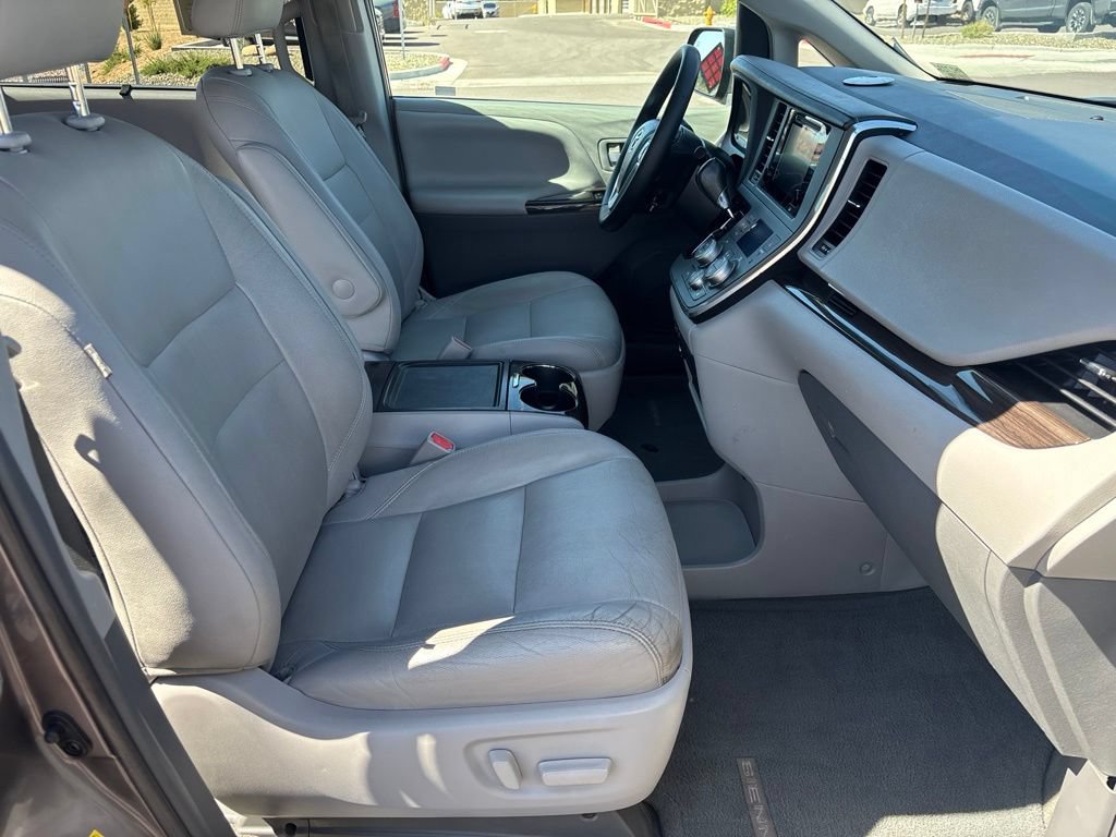 Used 2015 Toyota Sienna XLE w/ XLE Navigation Package FWD image 18