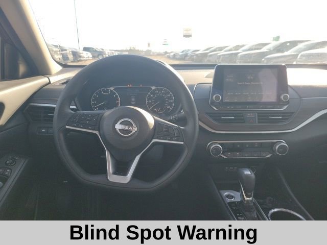 Used 2024 Nissan Altima 2.5 SV image 4