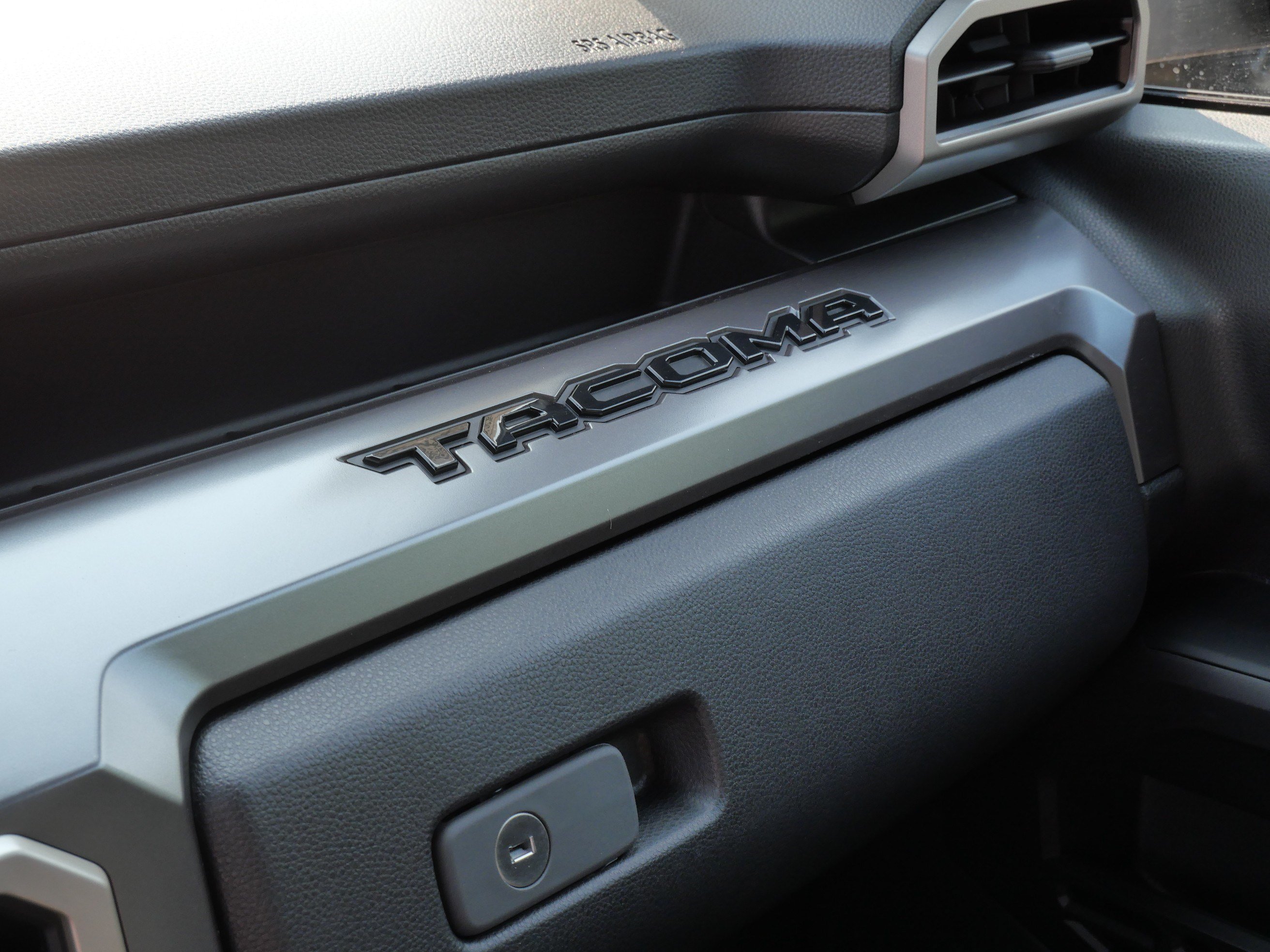 Certified 2025 Toyota Tacoma TRD Off-Road AWD/4WD image 26