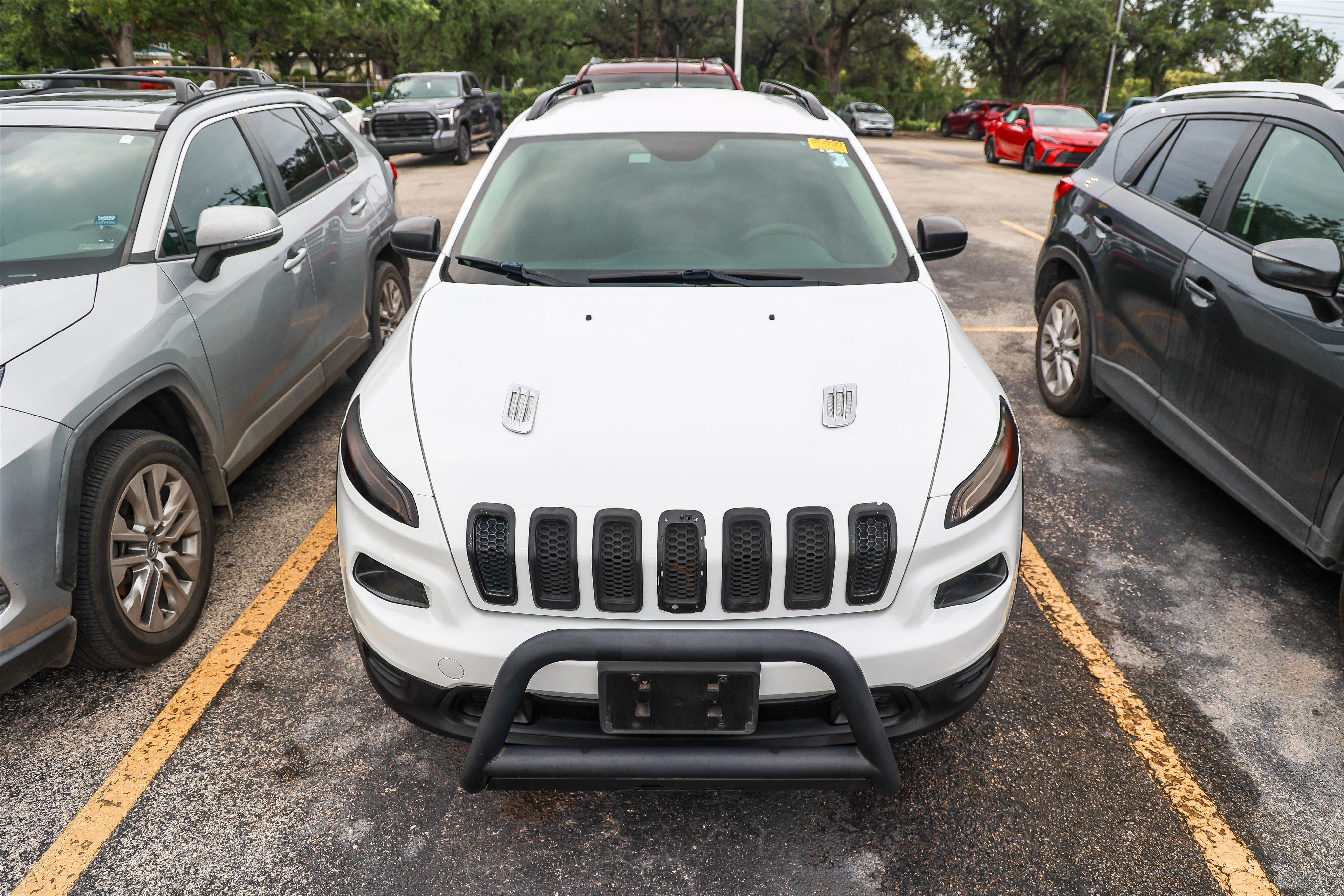 Used 2017 Jeep Cherokee Sport FWD image 5