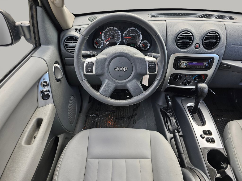 Used 2005 Jeep Liberty Limited image 3