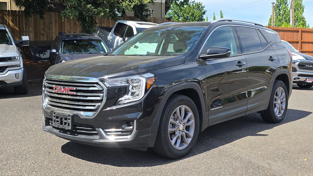 Used 2024 GMC Terrain SLT AWD/4WD image 7