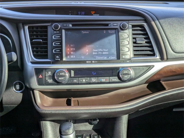 Used 2015 Toyota Highlander Limited image 19
