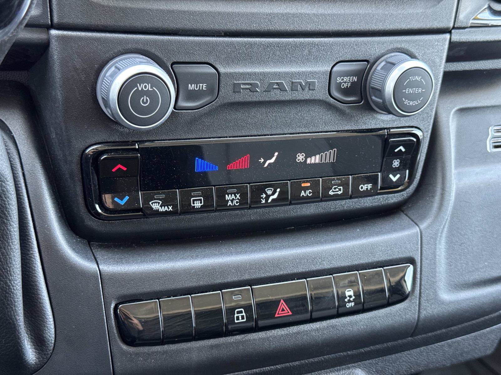Used 2025 RAM ProMaster 2500 w/ Convenience Group FWD image 16