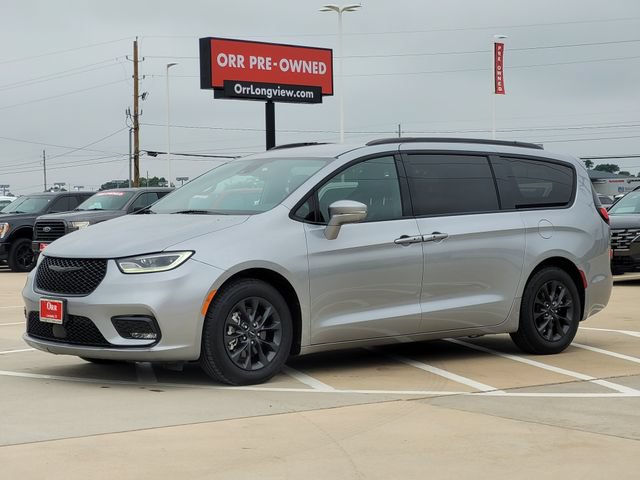 Used 2021 Chrysler Pacifica Touring w/ S Appearance Package FWD image 4