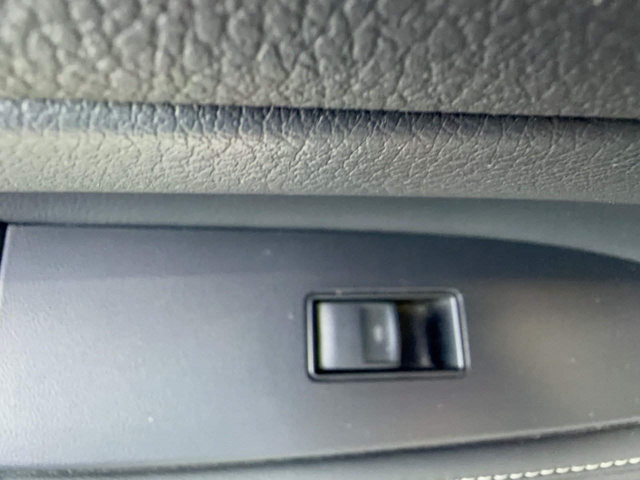 Used 2014 Lexus ES 300h w/ Premium Package w/Bamboo Trim FWD image 34