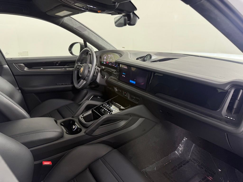 Certified 2025 Porsche Cayenne GTS image 15