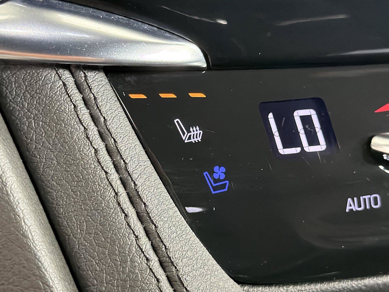 Used 2023 Cadillac XT6 Premium Luxury FWD image 34