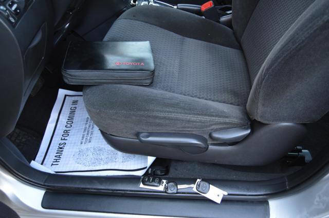 Used 2005 Toyota Corolla S image 28