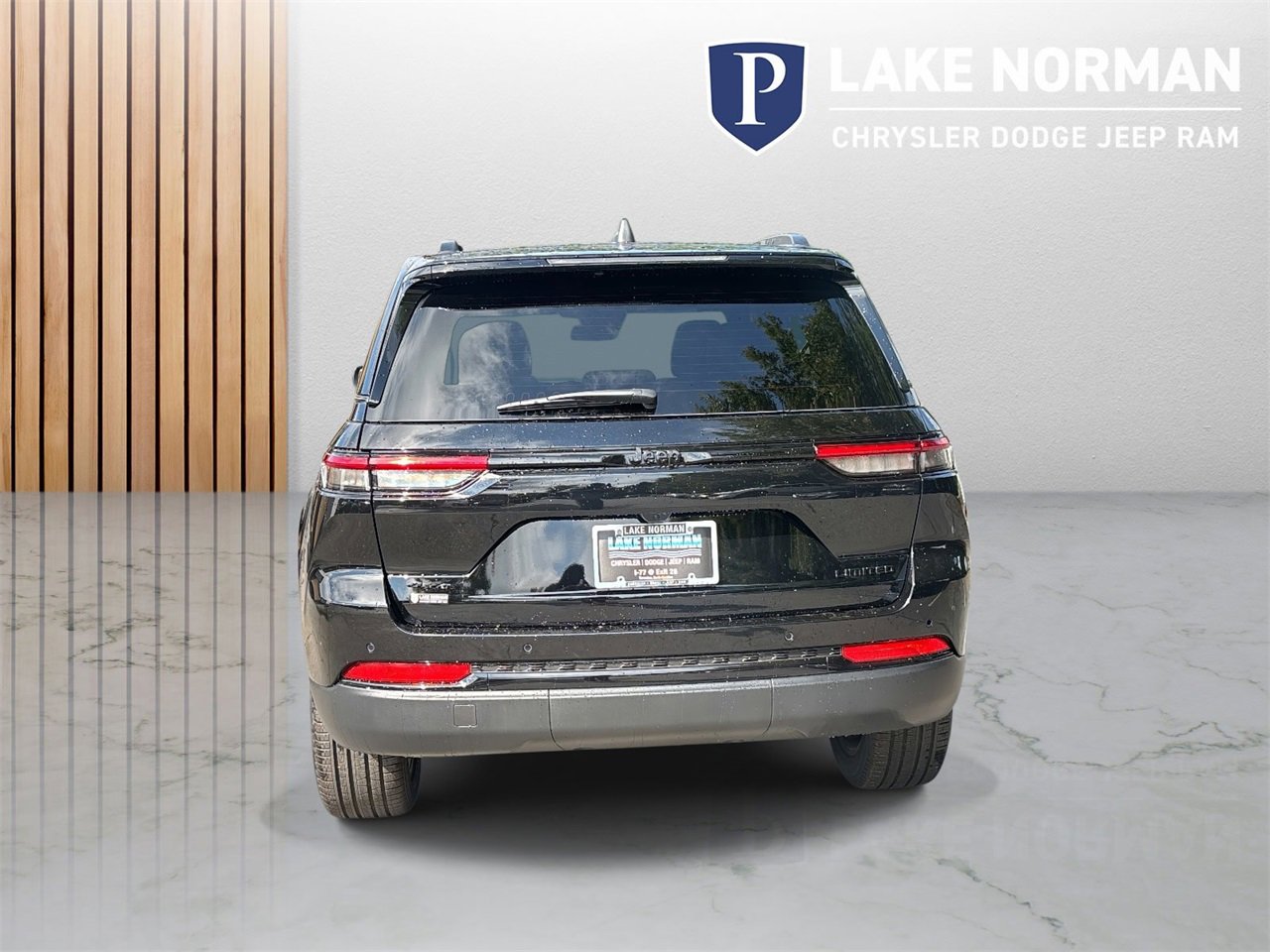 New 2025 Jeep Grand Cherokee Limited w/ Luxury Tech Group II image 8