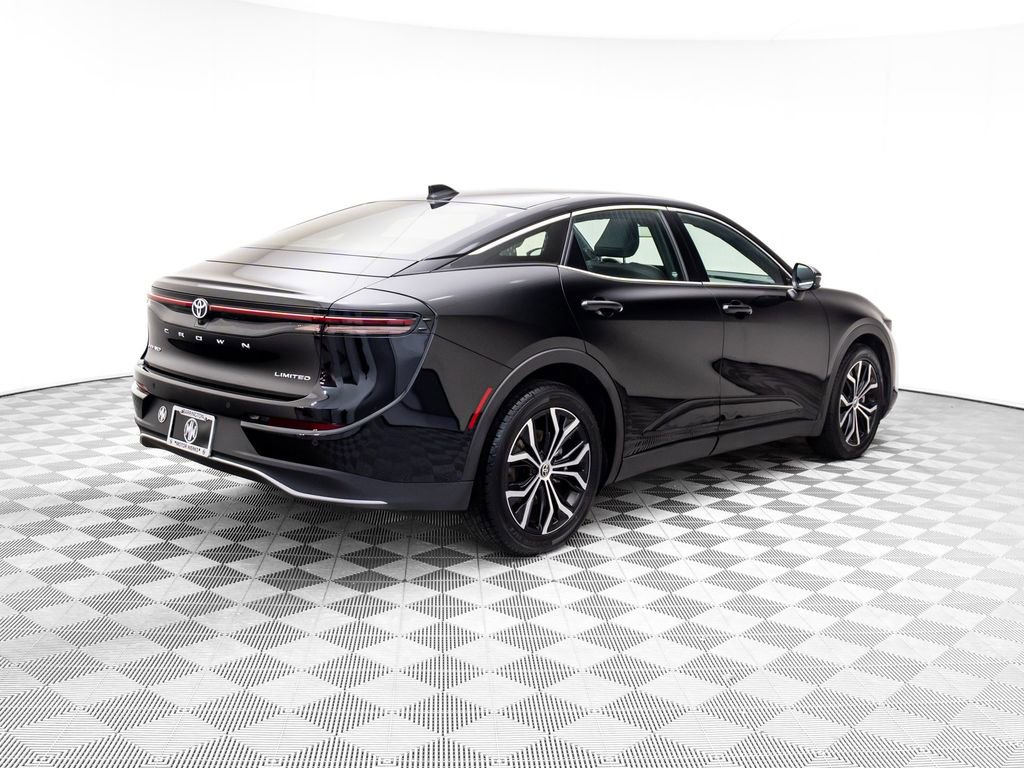 Used 2024 Toyota Crown Limited image 5