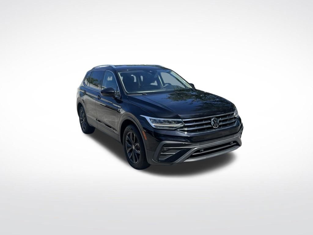 Used 2022 Volkswagen Tiguan SE FWD image 2