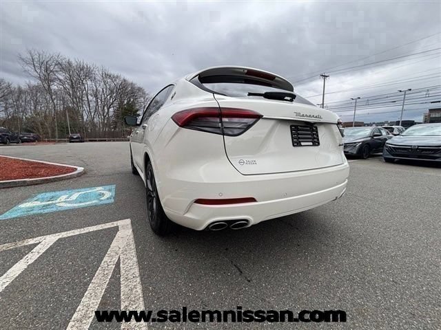 Used 2024 Maserati Levante GT Ultima AWD/4WD image 16