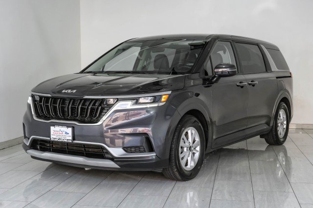 Used 2023 Kia Carnival LX FWD image 4