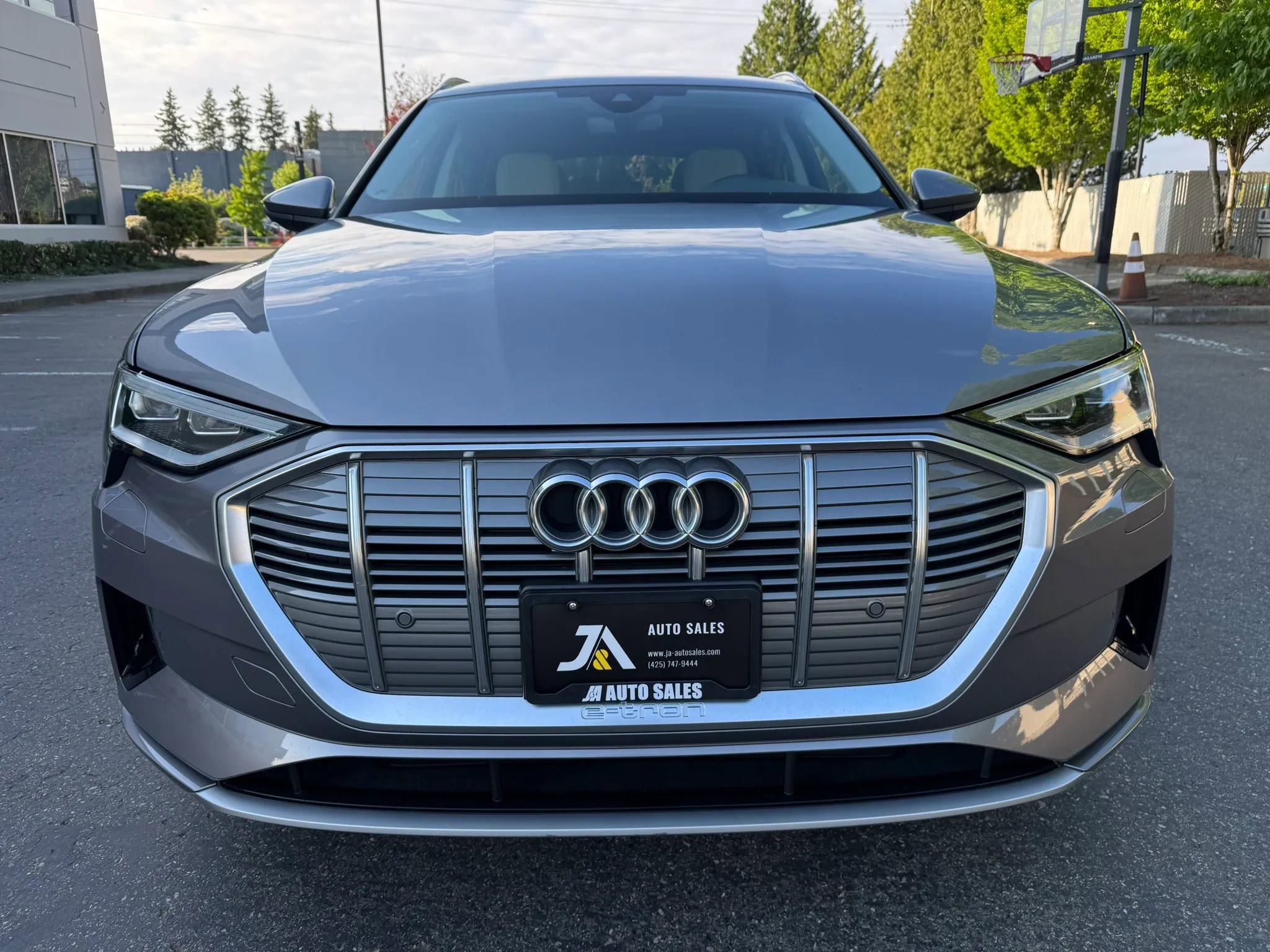 Used 2022 Audi e-tron Premium AWD/4WD image 3