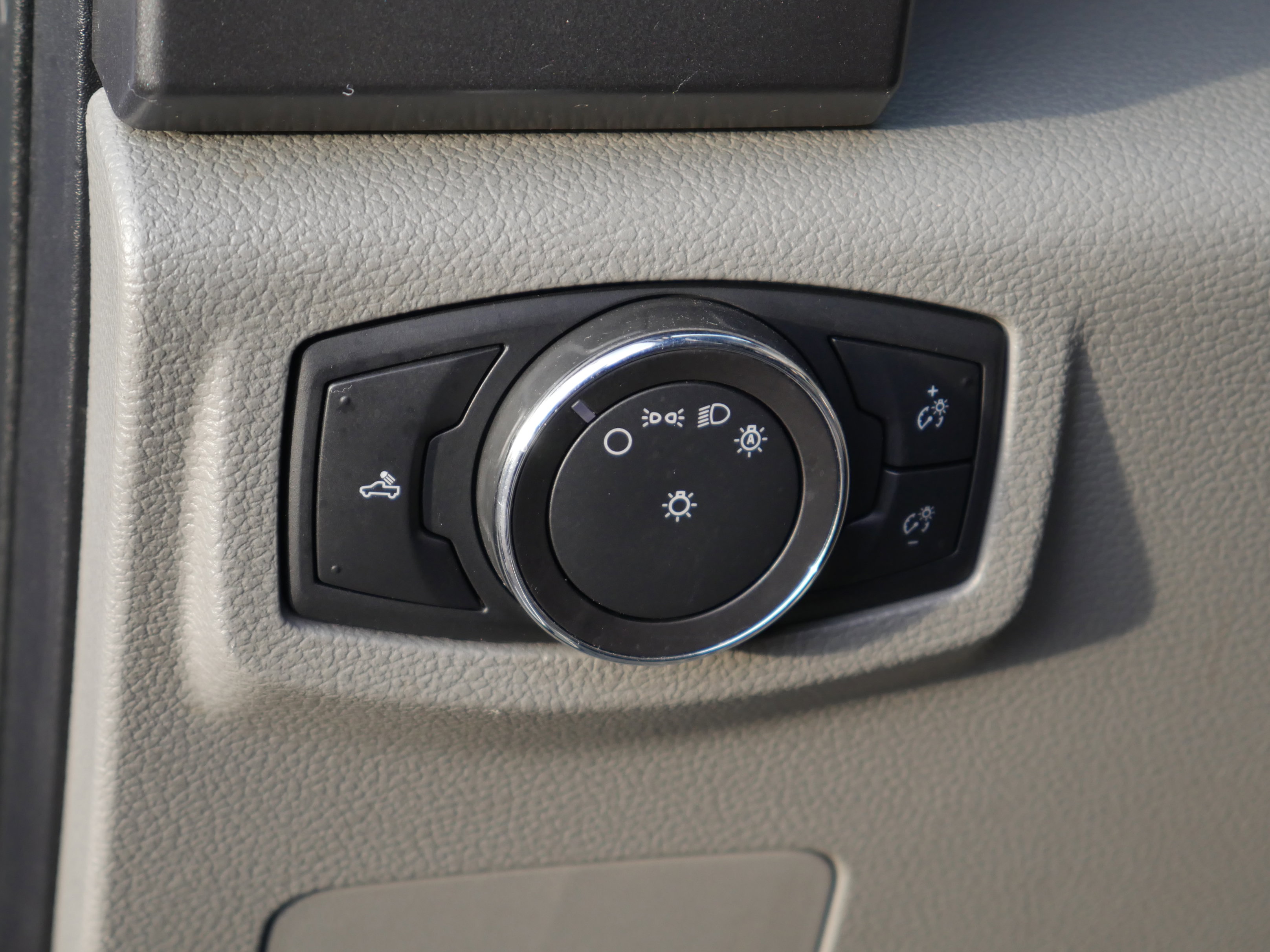 Used 2018 Ford F350 XLT image 5