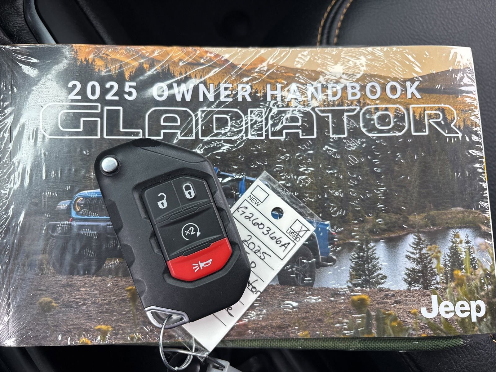 Used 2025 Jeep Gladiator Sport AWD/4WD image 32
