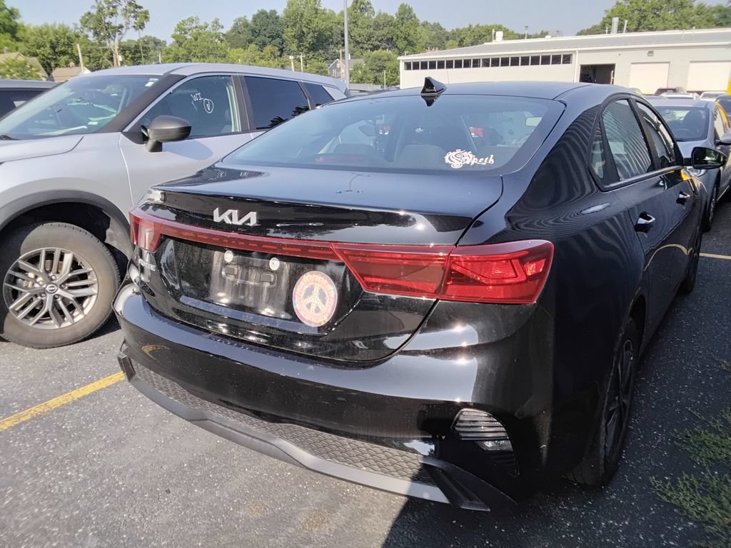 Used 2023 Kia Forte LXS w/ LXS Technology Package FWD image 6