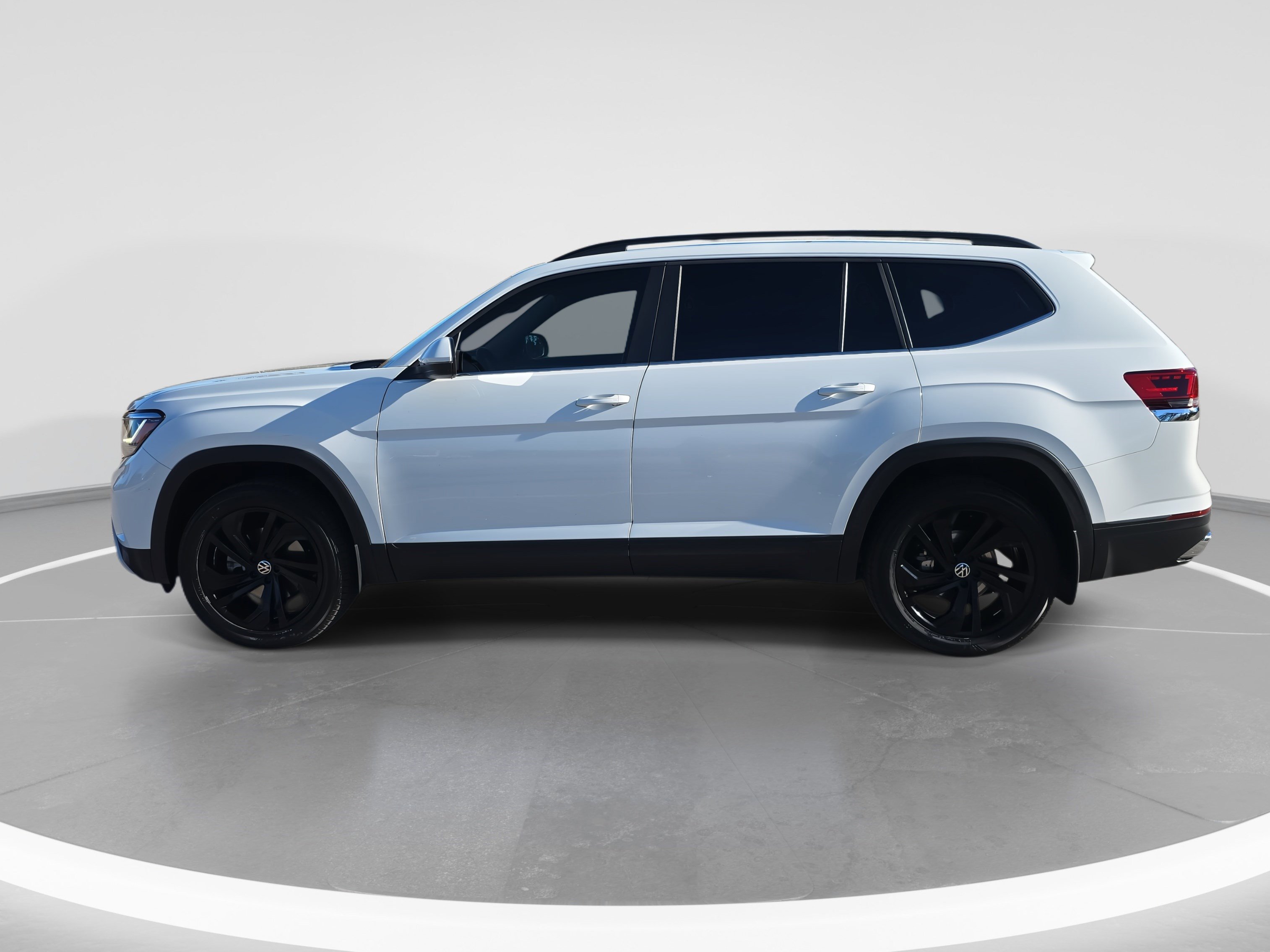 Used 2023 Volkswagen Atlas SE image 8