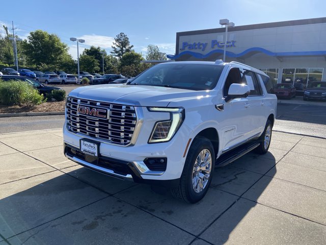 Used 2025 GMC Yukon XL Denali AWD/4WD image 4