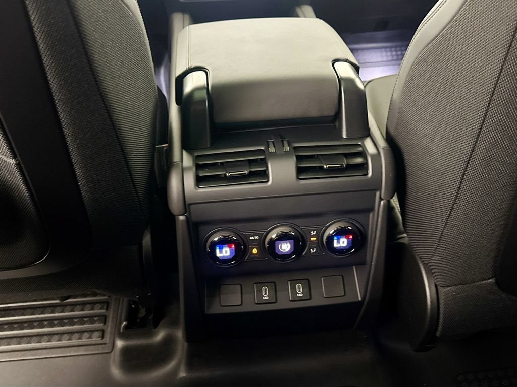 New 2026 Land Rover Defender 110 OCTA AWD/4WD image 24