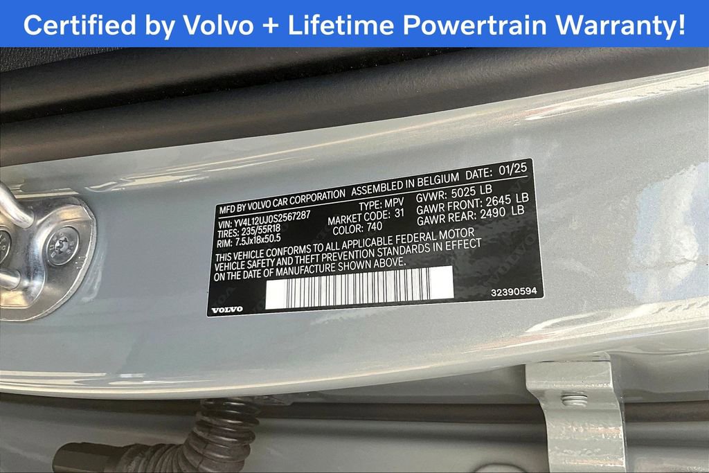Certified 2025 Volvo XC40 B5 Core image 44