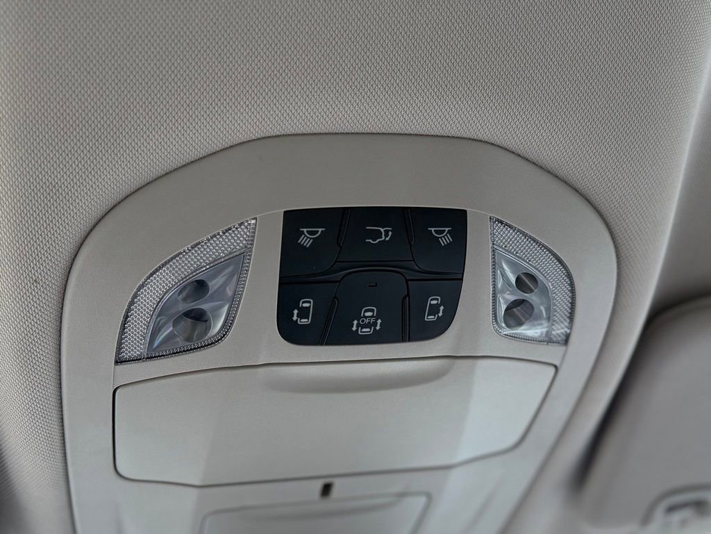 Used 2022 Chrysler Pacifica Touring-L image 20