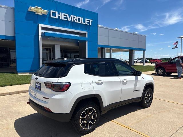 Used 2025 Jeep Compass Trailhawk AWD/4WD image 8