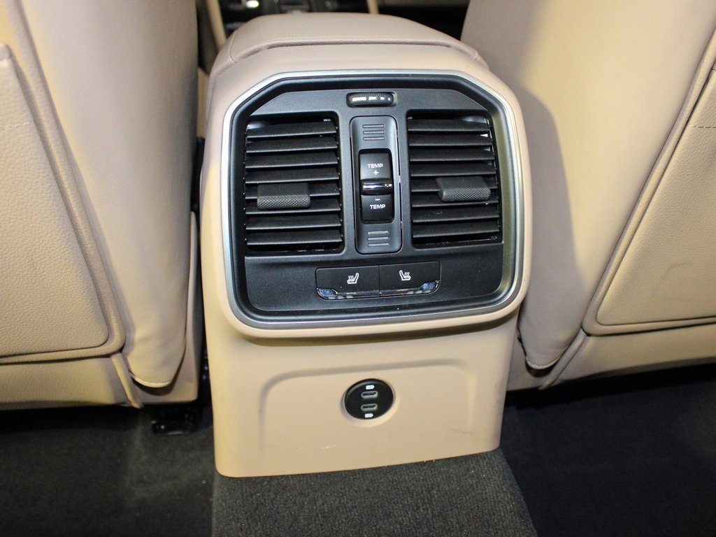 Used 2025 Porsche Macan w/ Premium Package Plus image 38