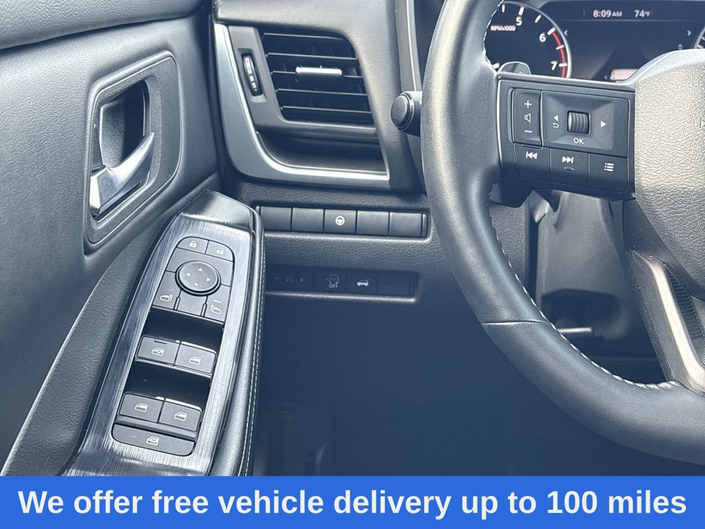 Used 2025 Nissan Rogue SV FWD image 17