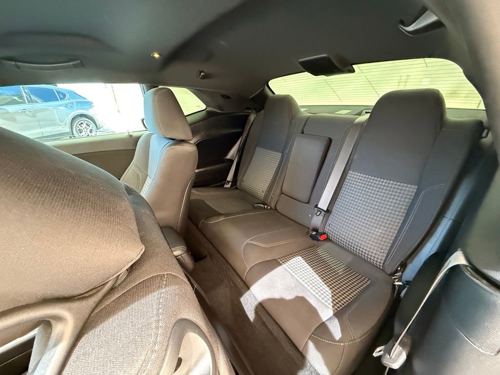 Used 2019 Dodge Challenger SXT w/ Driver Convenience Group RWD image 17