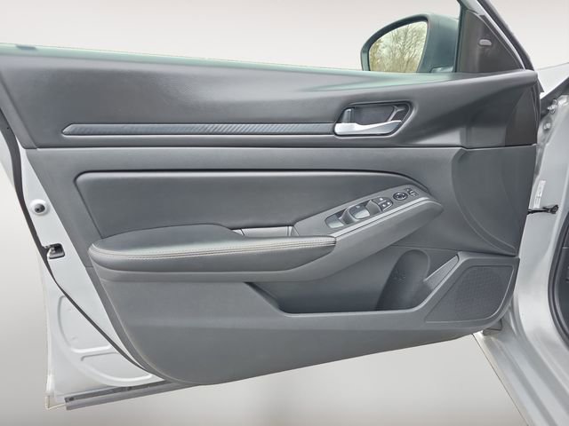 Used 2024 Nissan Altima 2.5 SV image 16