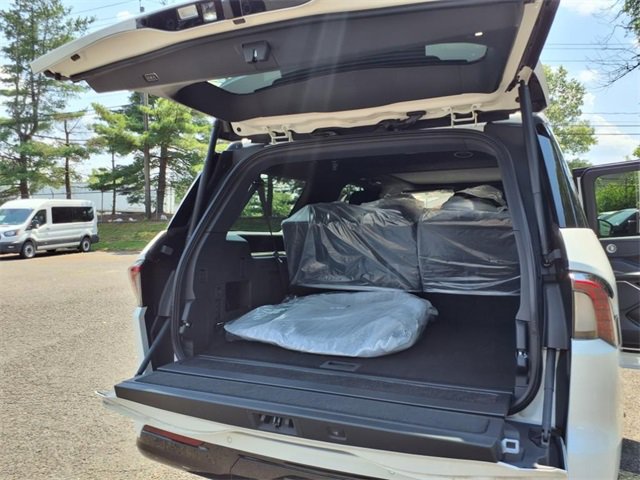 New 2025 Lincoln Navigator L Reserve w/ Jet Appearance Package image 8