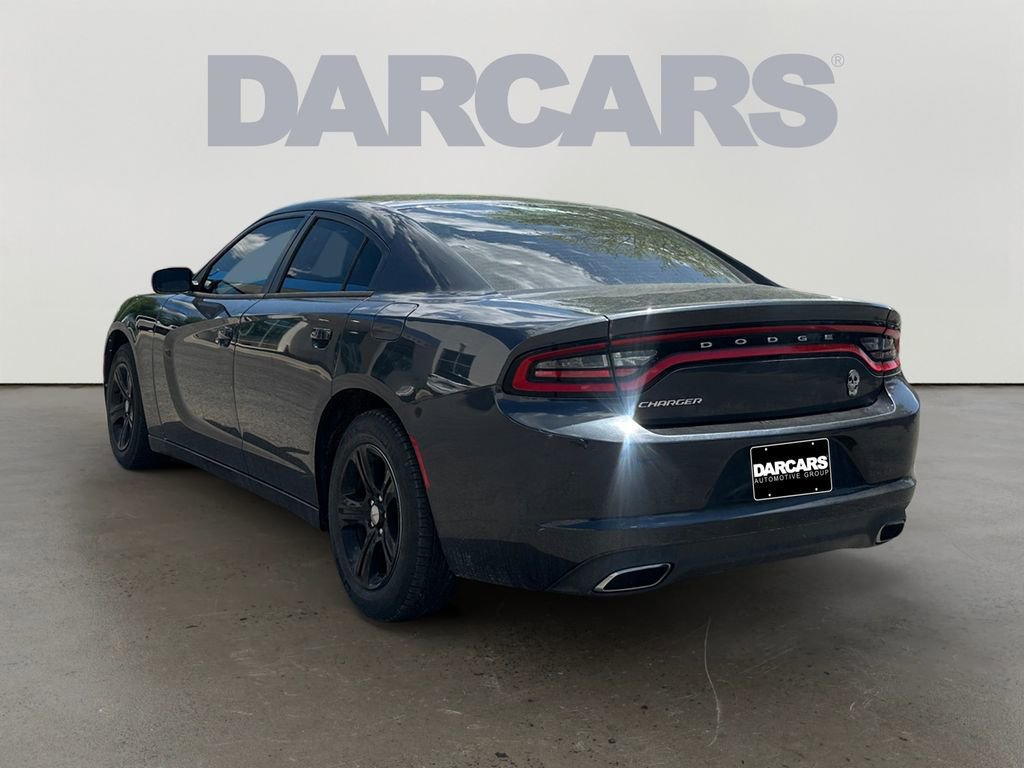 Used 2016 Dodge Charger SE RWD image 5