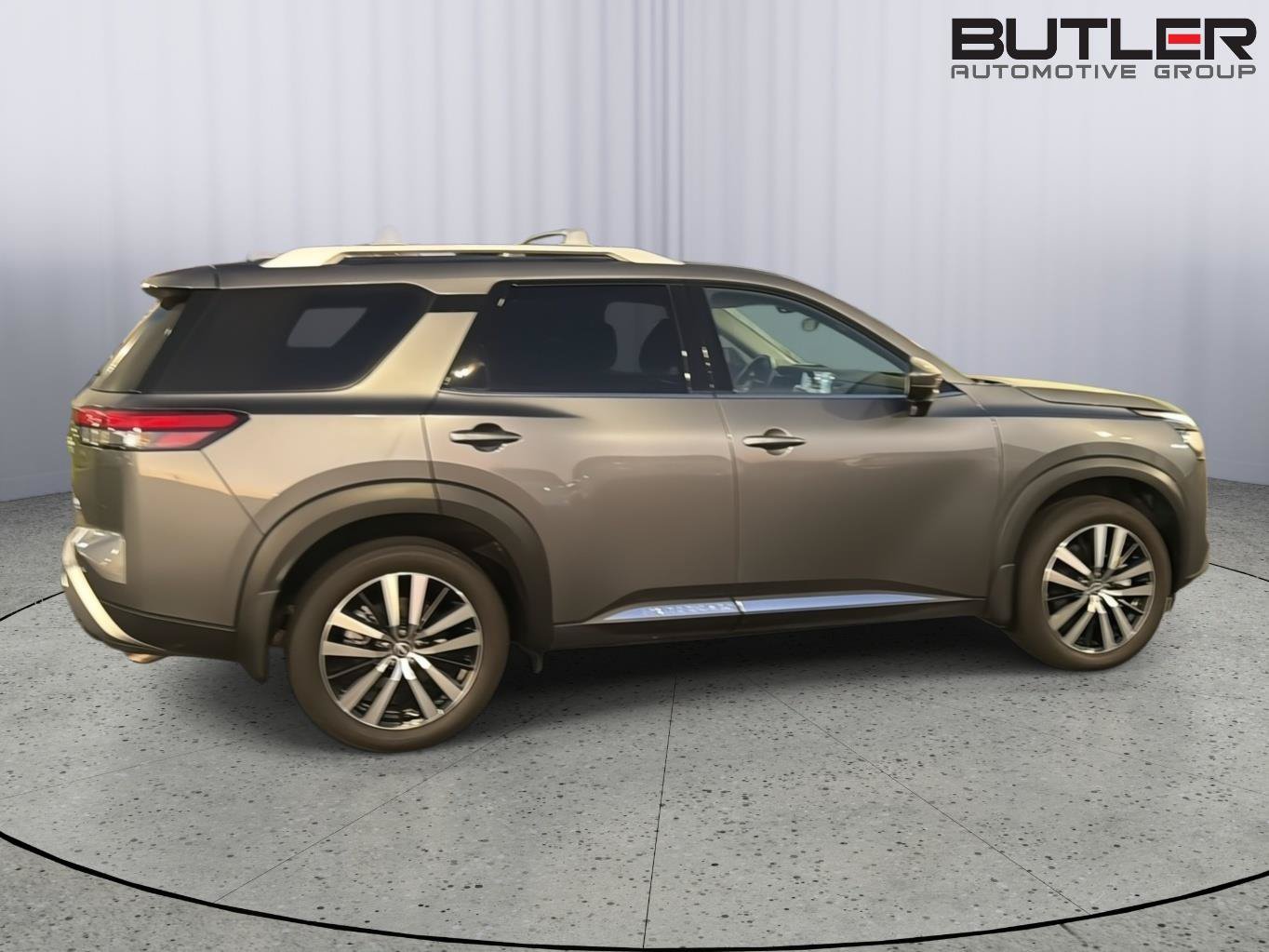 Used 2025 Nissan Pathfinder Platinum w/ Lighting Package (N92) AWD/4WD image 7