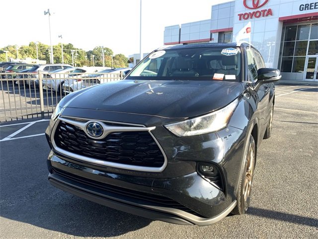 Certified 2023 Toyota Highlander Bronze Edition image 4