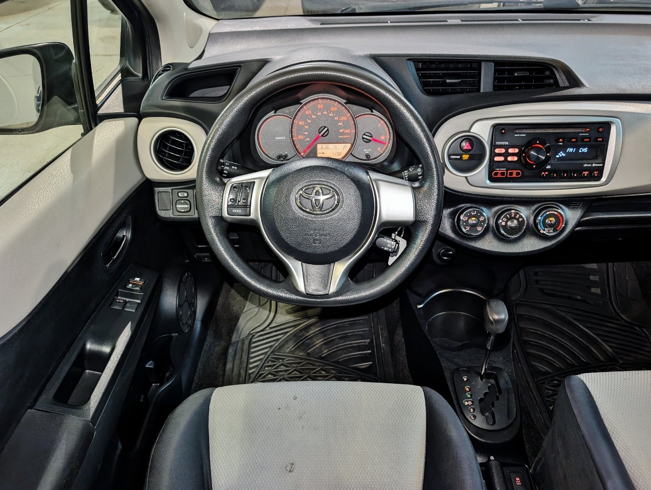 Used 2014 Toyota Yaris LE FWD image 2