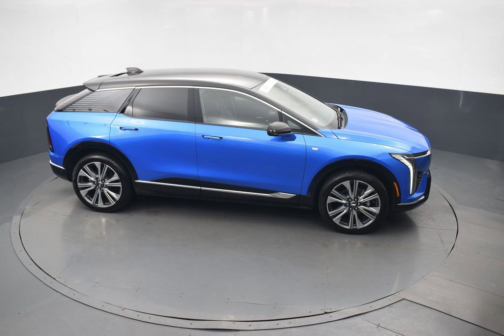 Certified 2025 Cadillac Optiq Luxury 2 AWD/4WD image 46