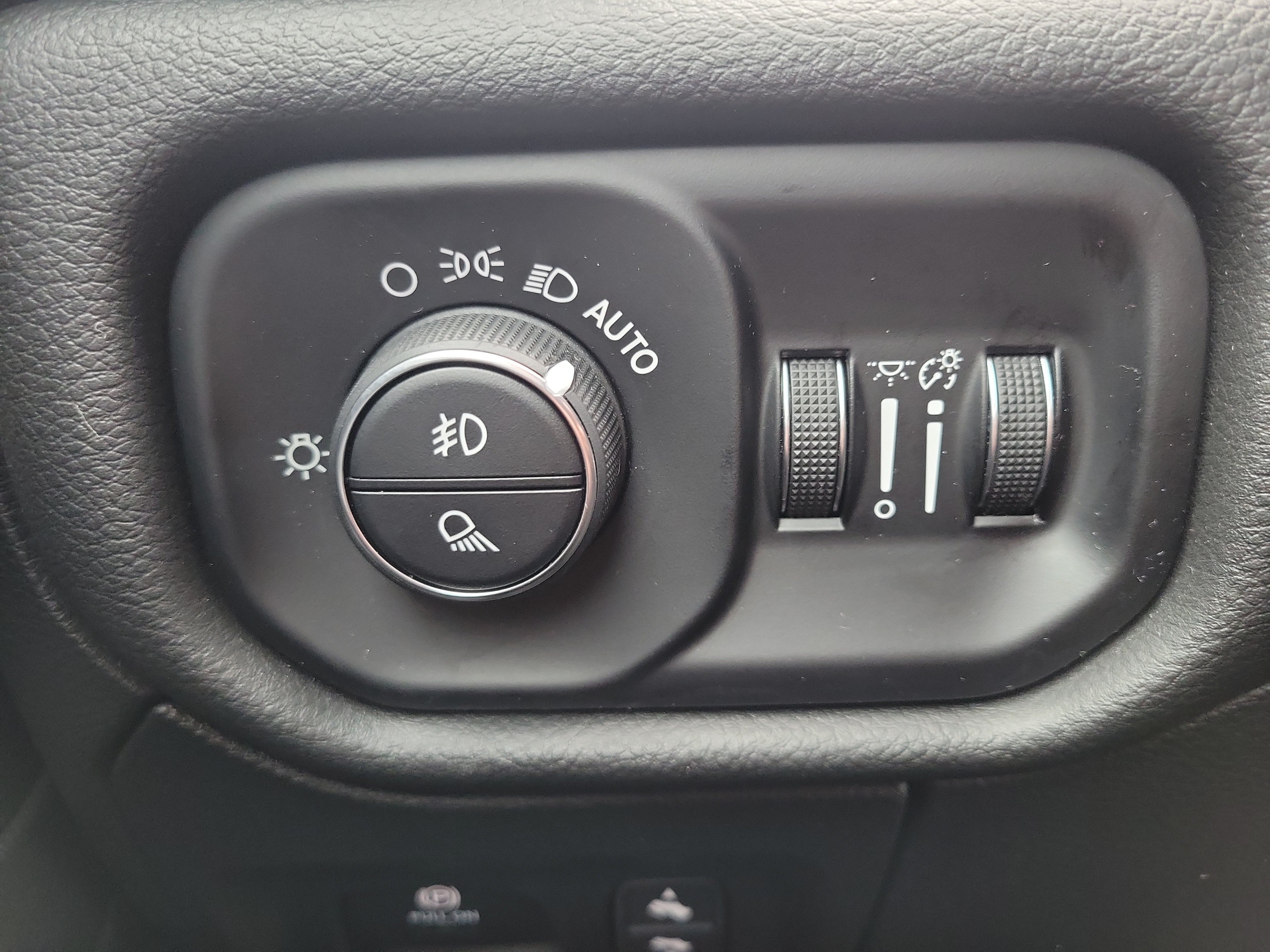 Used 2025 RAM 1500 Big Horn AWD/4WD image 30