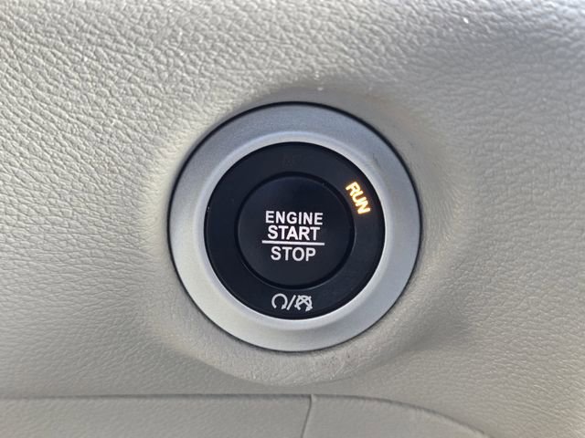 Used 2023 Chrysler Pacifica Touring-L image 20